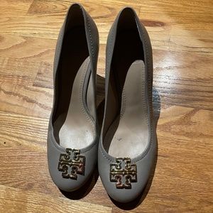 Tory Burch Gray Pumps